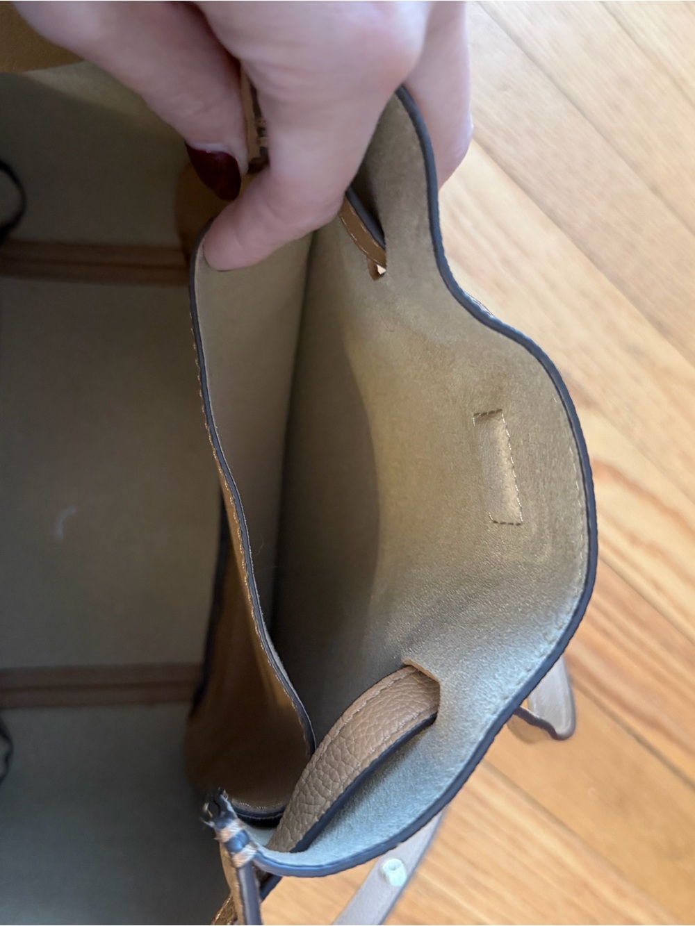 Tory Burch Romy Bucket Bag - Tiramasu - Picture 8 of 12